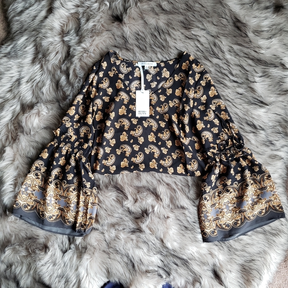 🌺 NWT! Boho Paisley Rose + Olive Top 🌺